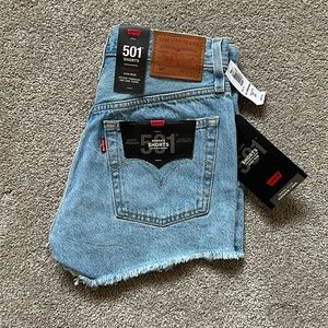 Levi’s Shorts - NWT - Size 25